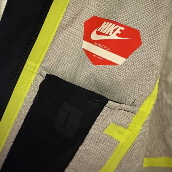 NEW Nike Big Kids Girl's Sportswear Rain/Wind Jacket Size Large Black NWOT - Picture 4 of 7